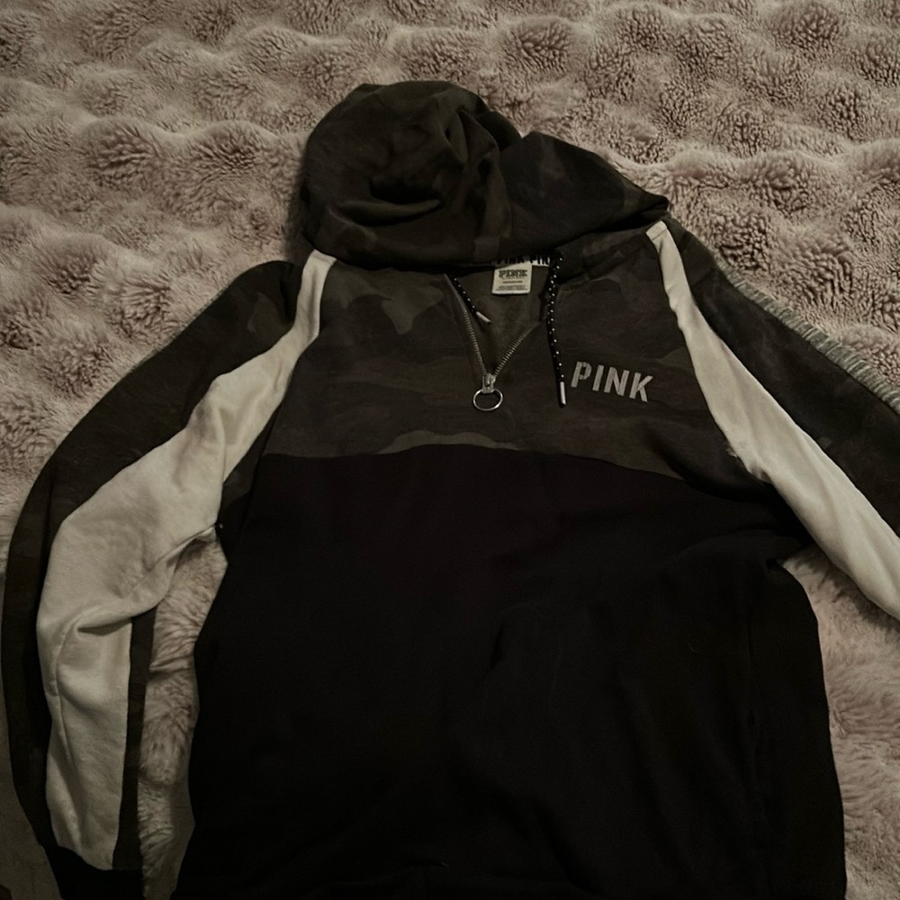Camo hoodie, size small lose fit